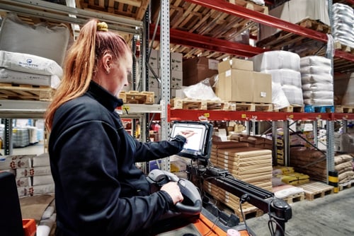 panasonic-toughbook-tabletti-ajoneuvotietokoneena-kuva-mikko-tormanen