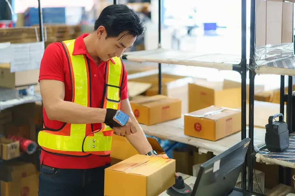 proglove LEO viivakoodinlukija logistiikka